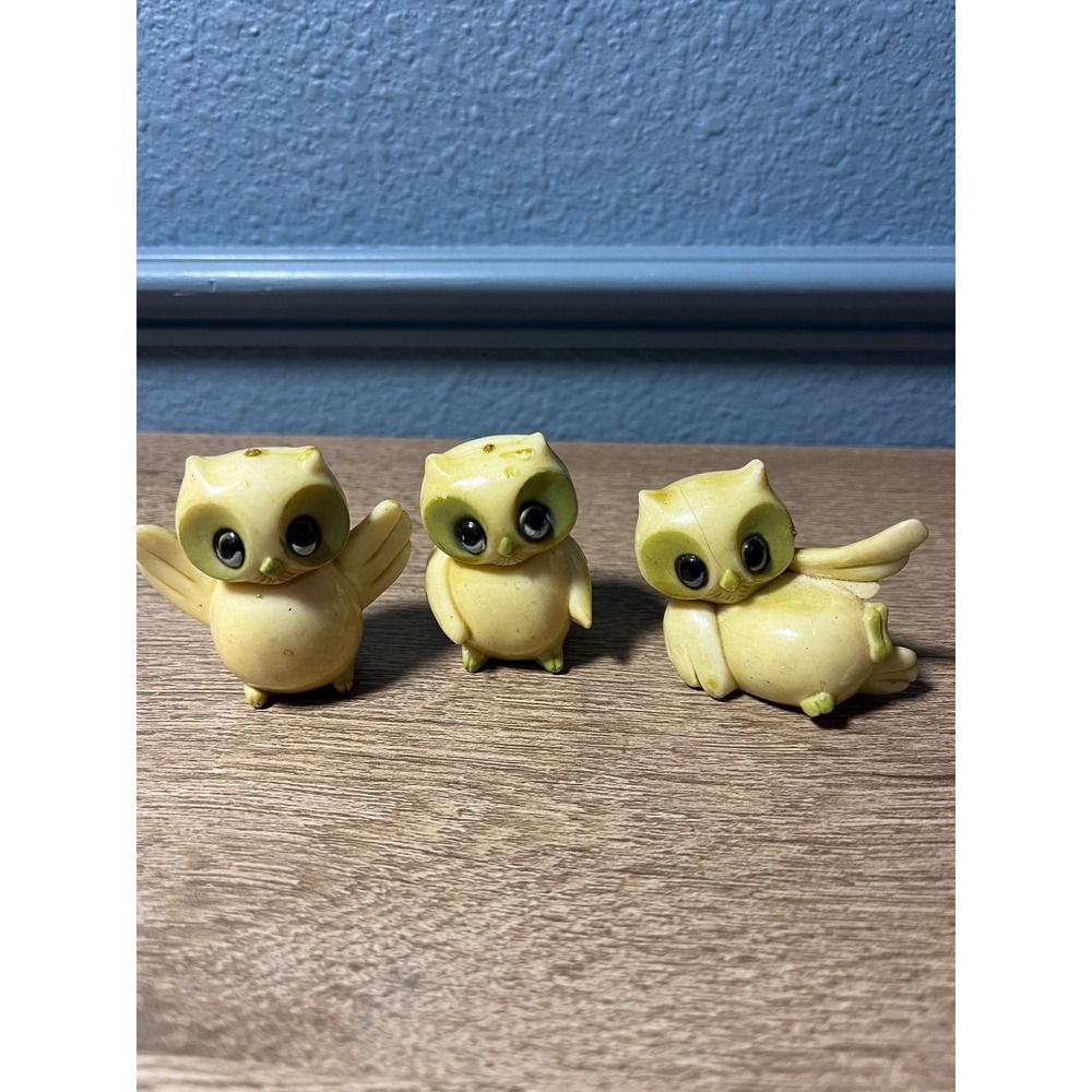 Vintage‎ Mini Owl Figurines Plastic Cream Color Decorative Collectibles